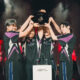 Skuad UNLIMIT merayakan keberhasilan menjuarai cabang Apex Legends Esports World Cup 2026 di Paris. Tim asal Jepang itu memastikan gelar setelah melakukan comeback dramatis pada babak grand final