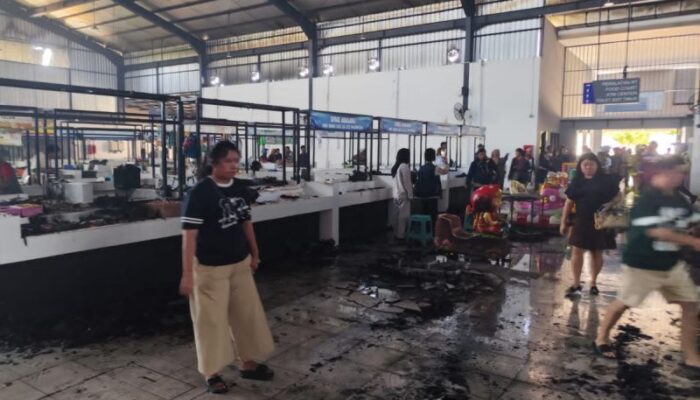 Kebakaran Hanguskan Pasar Modern BSB Semarang, Puluhan Gerai Terdampak