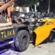 Evakuasi supercar McLaren warna kuning yang hancur terbelah dua usai tabrak tiang listrik/ Istimewa