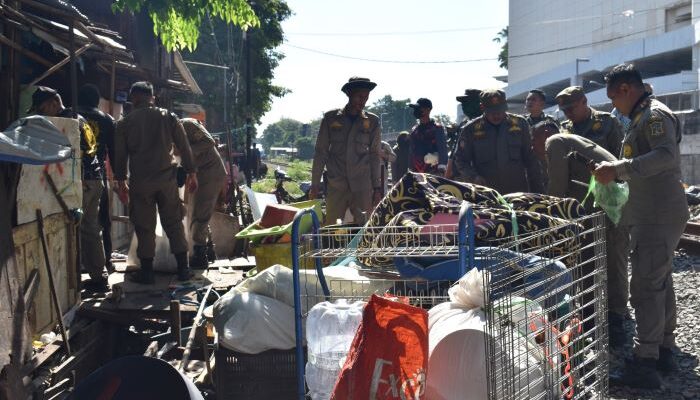 Satpol PP Surabaya Tertibkan Bangunan Liar di Aset Pemkot, Lahan Akan Diperluas untuk TPS