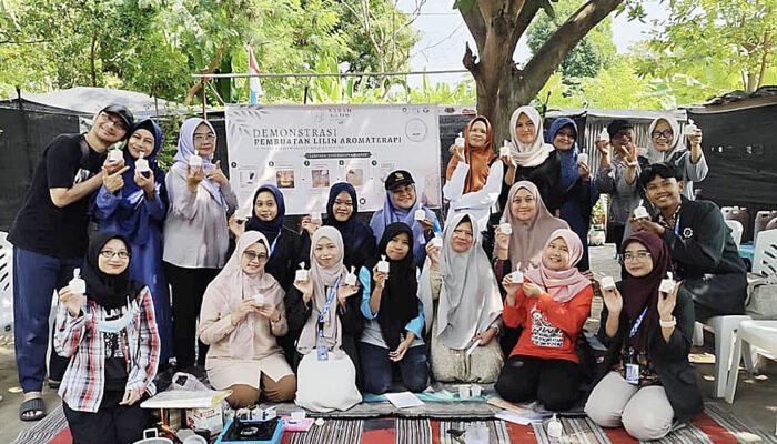 Mahasiswa KKN UINSA Sulap Jelantah Jadi Cuan