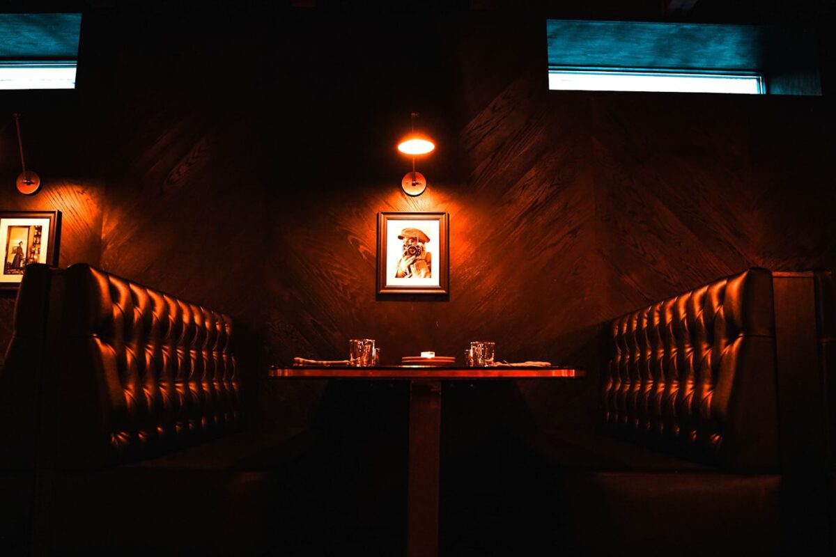 Perbedaan lounge dan bar