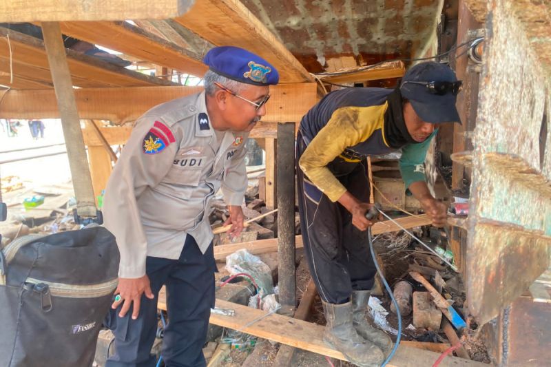 Polairud Pati Tingkatkan Edukasi Pencegahan Kebakaran Kapal di Galangan Juwana