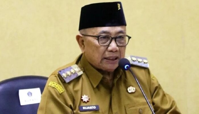 Tergerak Selamatkan Balita Sakit Jantung, Bupati Rijanto Bersama Kepala Dinas Galang Dana