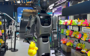 Robot humanoid mendemonstrasikan berbagai pekerjaan sehari-hari pada ajang World Artificial Intelligence Conference (WAIC) 2026 di Shanghai, China.