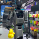 Robot humanoid mendemonstrasikan berbagai pekerjaan sehari-hari pada ajang World Artificial Intelligence Conference (WAIC) 2026 di Shanghai, China.