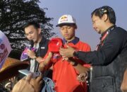 Veda Ega Pratama dan Mario Suryo Aji bertemu penggemar di Yogyakarta menjelang latihan di Sirkuit Mandalika.