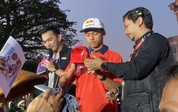 Veda Ega Pratama dan Mario Suryo Aji bertemu penggemar di Yogyakarta menjelang latihan di Sirkuit Mandalika.