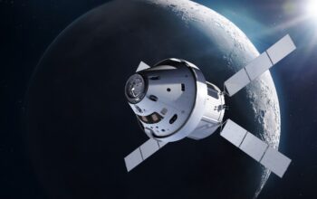 Wahana Orion dalam program Artemis milik NASA. Teknologi komunikasi laser memungkinkan pengiriman video 4K dan data berkecepatan tinggi dari sekitar Bulan menuju Bumi, membuka era baru komunikasi antariksa.
