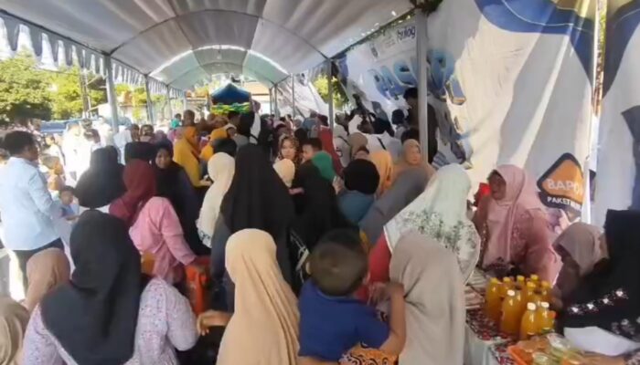 Warga Serbu Pasar Murah