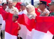 Khofifah Ajak Warga Jatim Kibarkan Merah Putih Sebulan Penuh