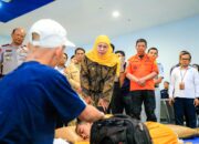 Gubernur Khofifah dan Kapolda Jatim Tinjau Posko Terpadu KMP Mutiara Sentosa II di Tanjung Perak