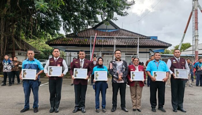 Frontliner Bandara Pattimura Raih Penghargaan