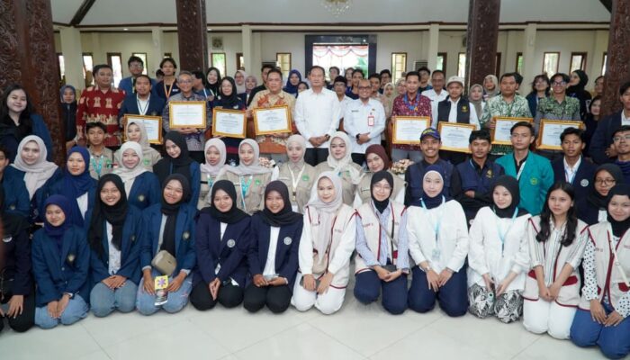 Adopsi Inovasi Mahasiswa KKN  Bupati Yes Terapkan Gerakan Seribu Biopori