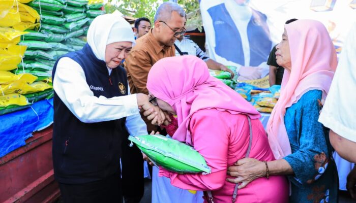 Pasar Murah Pemprov Jatim Tembus Titik Ke-92 di Pasuruan dan Sidoarjo, Gubernur Khofifah Pastikan Harga Pangan Stabil