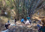 Usai Sosialisasi Eco Smart, Mahasiswa KKN UIT Lirboyo Bersihkan Sungai di Desa Bulu