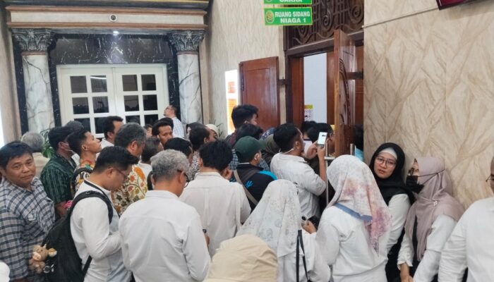 Jelang Vonis, Karyawan Pelindo Geruduk PN Surabaya Dukung Tiga Pejabat Terdakwa Korupsi