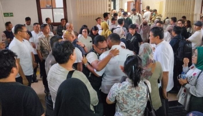 Isak Tangis Karyawan Pelindo Iringi Vonis 4 Tahun Tiga Eks Pejabat