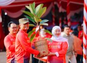 Ekspedisi 81 Gunung Arjuno: Khofifah Lepas 500 Pendaki Bentangkan Merah Putih 81 Meter