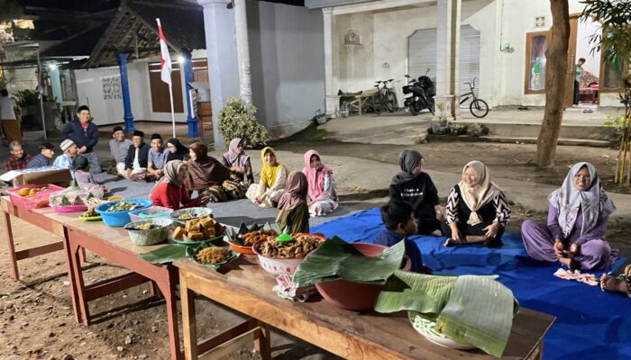Doa, Pesan Kebangsaan, dan Kebersamaan Warnai Malam Tirakatan Karangdoro