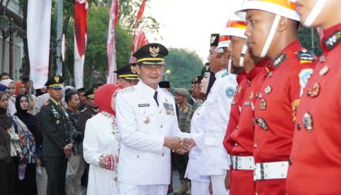 Paskibraka Lamongan Tuntaskan Penurunan Bendera HUT ke-81 RI dengan Khidmat
