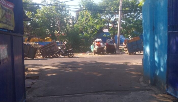 Aroma Busuk TPS Kaliwaron Lumpuhkan Belajar di SMKN 5 Surabaya, Guru dan Siswa Desak Relokasi