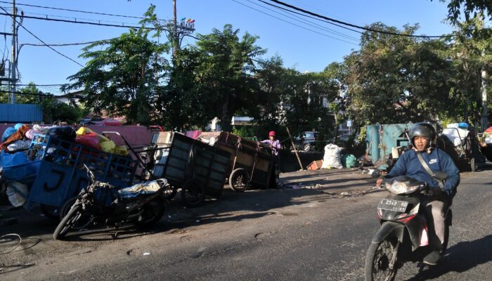 2 Tahun Cuma Diberi Janji, Warga Gubeng Tagih Eri Cahyadi Tutup TPS Kaliwaron
