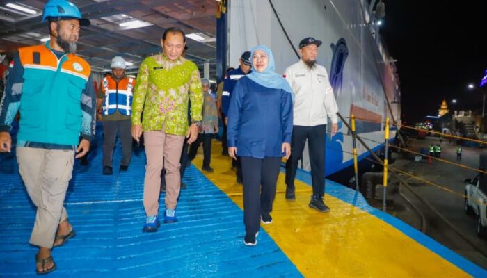 Khofifah Kembali Kirim 64,4 Ton Bantuan untuk Korban Gempa NTT, Siapkan Tim Trauma Healing