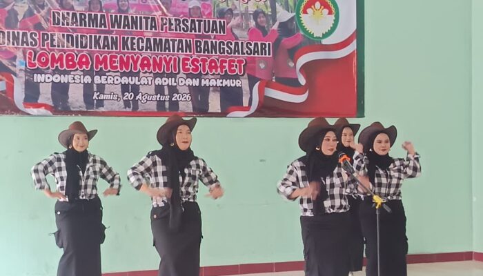 Semarakkan HUT RI, DWP Disdik Kecamatan BangalsariKecamatan Bangsalsari Gelar Lomba Menyanyi Estafet