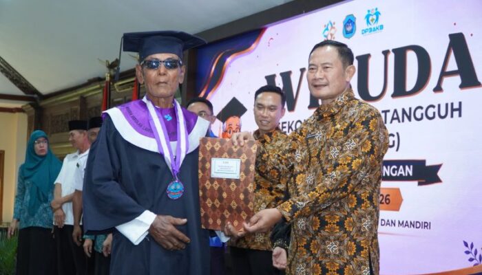 208 Lansia Lamongan Diwisuda, Siap Jadi Pribadi Sehat dan Berdaya