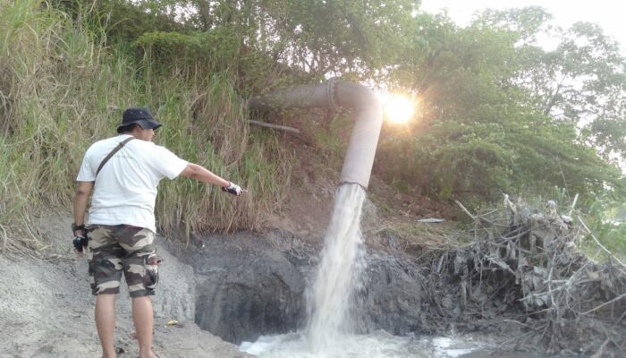 Disegel KLH, Pipa Limbah PT Mega Surya Eratama Ternyata Masih Mengalir ke Sungai Porong