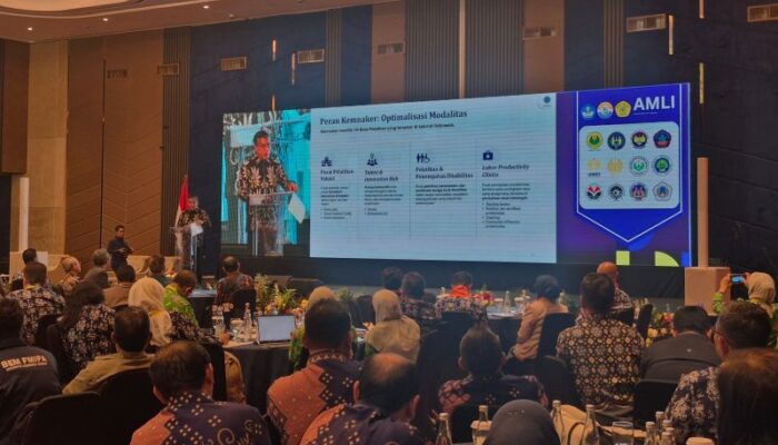 Menaker Dorong Kampus Selaraskan Kurikulum dengan Industri