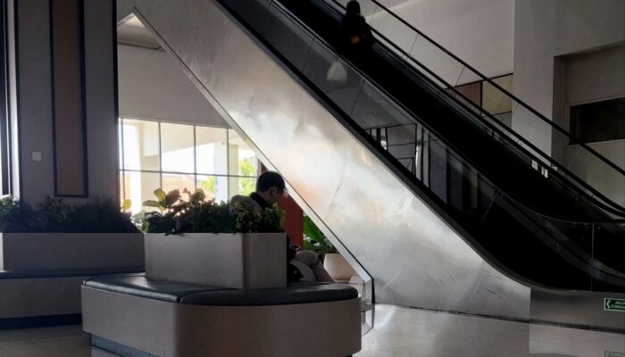 Eskalator RSUD dr Soewandhie Tak Dioperasikan, Dinkes Surabaya: Sudah Ter-cover Empat Lift