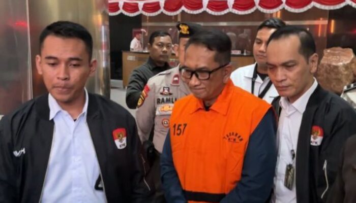 KPK Tahan Kepala Bea Cukai Kediri