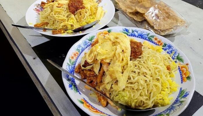 Nasi Kuning SETAN, Kuliner Malam Murah di Kediri