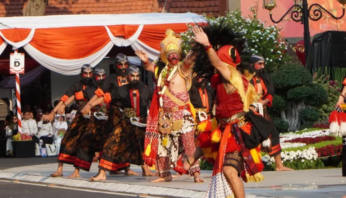 Aksi 155 Seniman Reyog Kyai Lodra Meriahkan HUT ke-81 RI