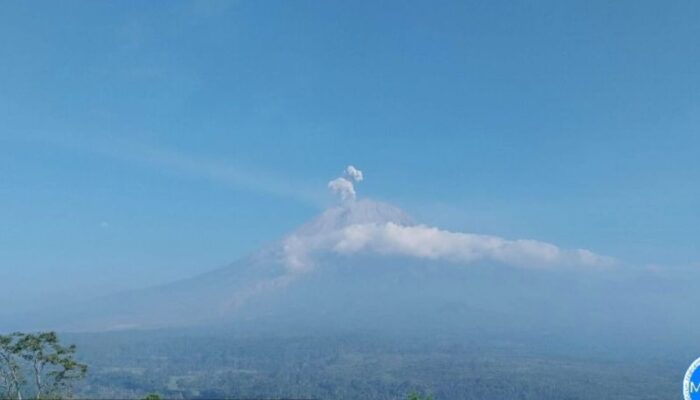 Semeru Masih Erupsi