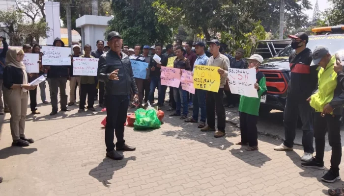 Sengketa Aset Rp600 Miliar, Petani Ancam Gugat Perhutani