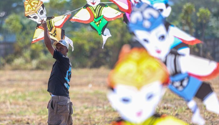 Eri Cahyadi Buka Surabaya Kite Festival 2026, Bidik Ikon Wisata
