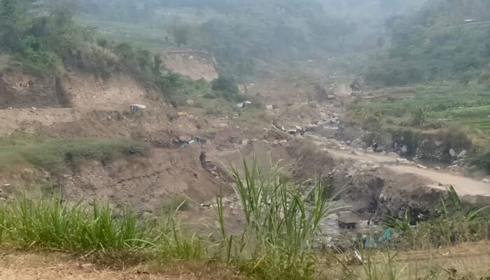 Sungai Dicemari Galian C Ilegal, Warga 4 Desa di Pacet Gelar Aksi