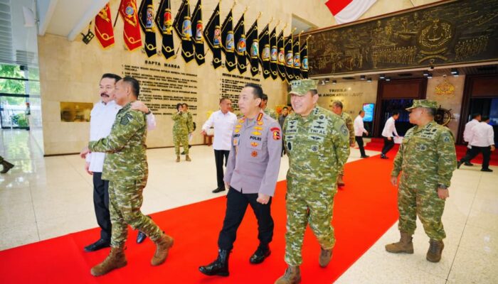 Kapolri dan Pimpinan Lembaga Negara Perkuat Sinergi di Mabes TNI AL