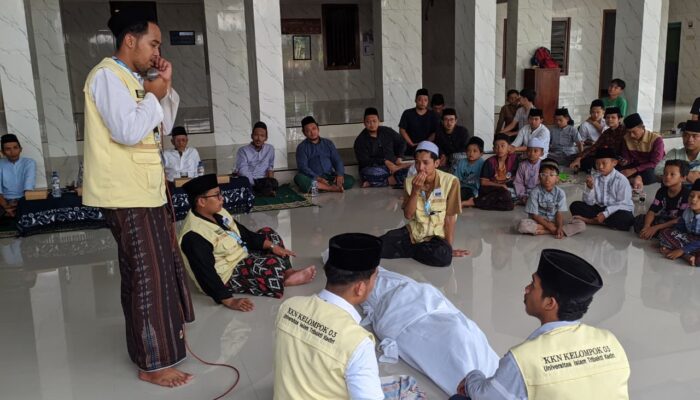 KKN UIT Lirboyo Ajarkan Warga Rawat Jenazah