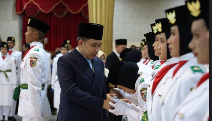 Paskibraka Jember Dikukuhkan, Gus Fawait Janjikan Beasiswa