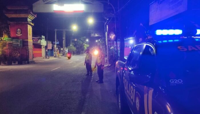 Cegah Kriminalitas Jalanan, Polsek Sanankulon Giat Patroli Bluelight