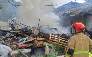 Empat Tumpukan Rongsokan Ludes Terbakar di TPS Bangsal, Kerugian Pemulung Capai Jutaan Rupiah