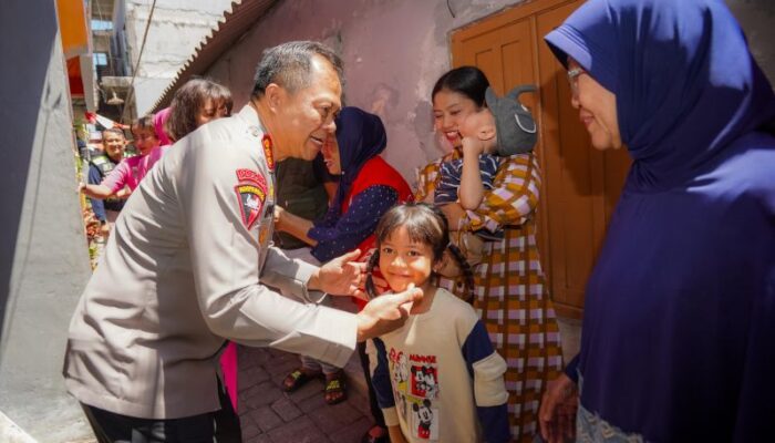Polrestabes Surabaya Salurkan Sembako melalui Program Luthfie.Daily Berbagi