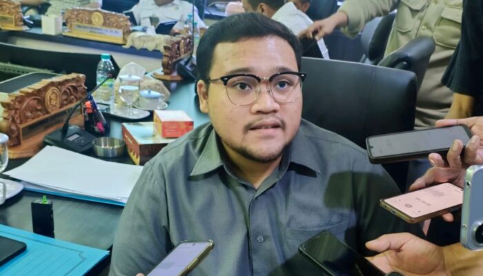 Lumpuhkan SMKN 5, Ketua Fraksi Golkar Surabaya Desak Pemkot Eksekusi Relokasi TPS Kaliwaron