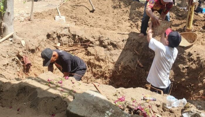 Warga Sembung Bongkar Makam Kuno, Diduga Peninggalan Abad ke-16