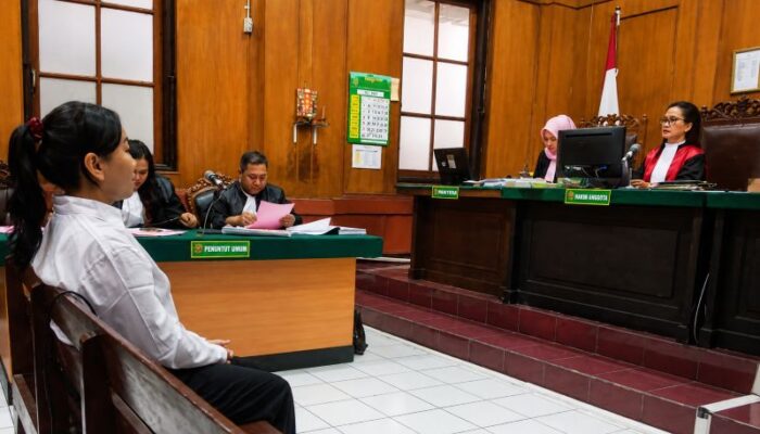 Kasir Jelita Cosmetic Surabaya Divonis 2 Tahun Penjara, Gelapkan Uang Penjualan Rp217,5 Juta