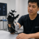 Sarung Tangan Robotik Berbasis AI Bantu Pulihkan Fungsi Tangan Pasien Lumpuh